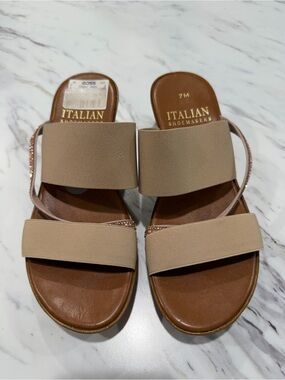 Italian Shoemakers Pert Wedge Slide Sandal
Taupe Double-Strap Sandals Size 7